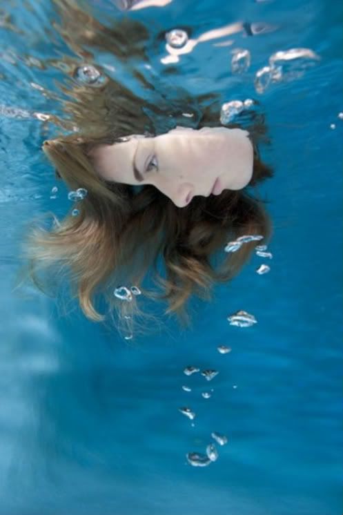 underwater women simulacrum