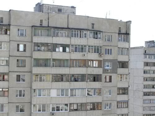 [Obrazek: CrazyScaryWindowUnintInsatallation.jpg]