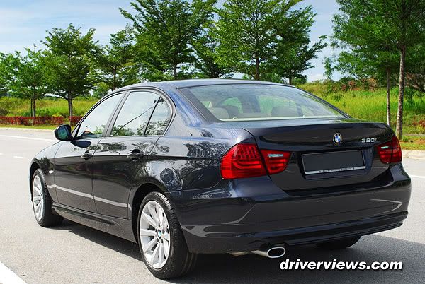 BMW E90 320i (2009)