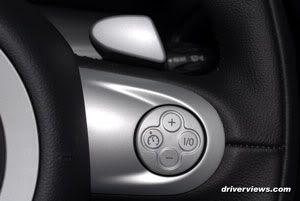 Gearshift paddle with cruise control buttons